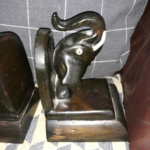 Wooden elephant bookends - Picture 3 of 6